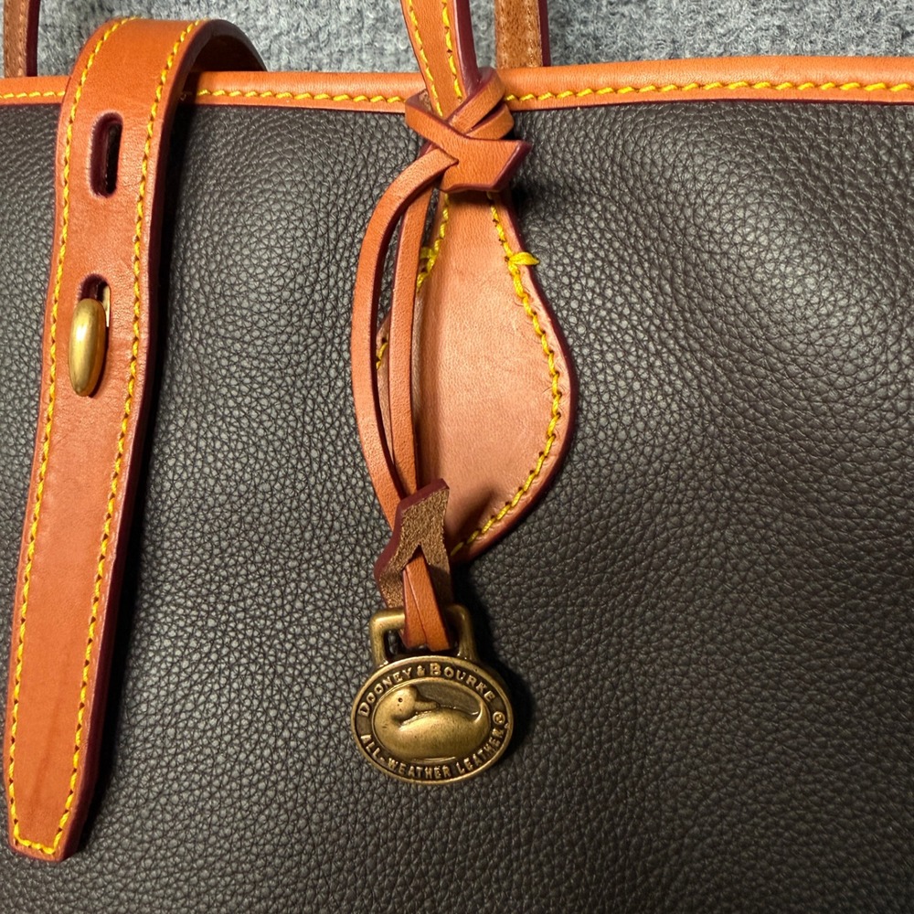 Dooney & Bourke Large Tote Shoulder Bag Brown Leather Top Handle Inner Pockets - Picture 4 of 13